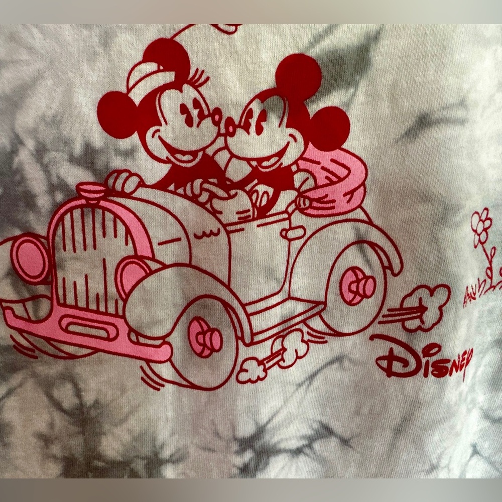 Tie Dye Vintage Mickey and Minnie Mouse in a vintage-style car - Picture 5 of 7